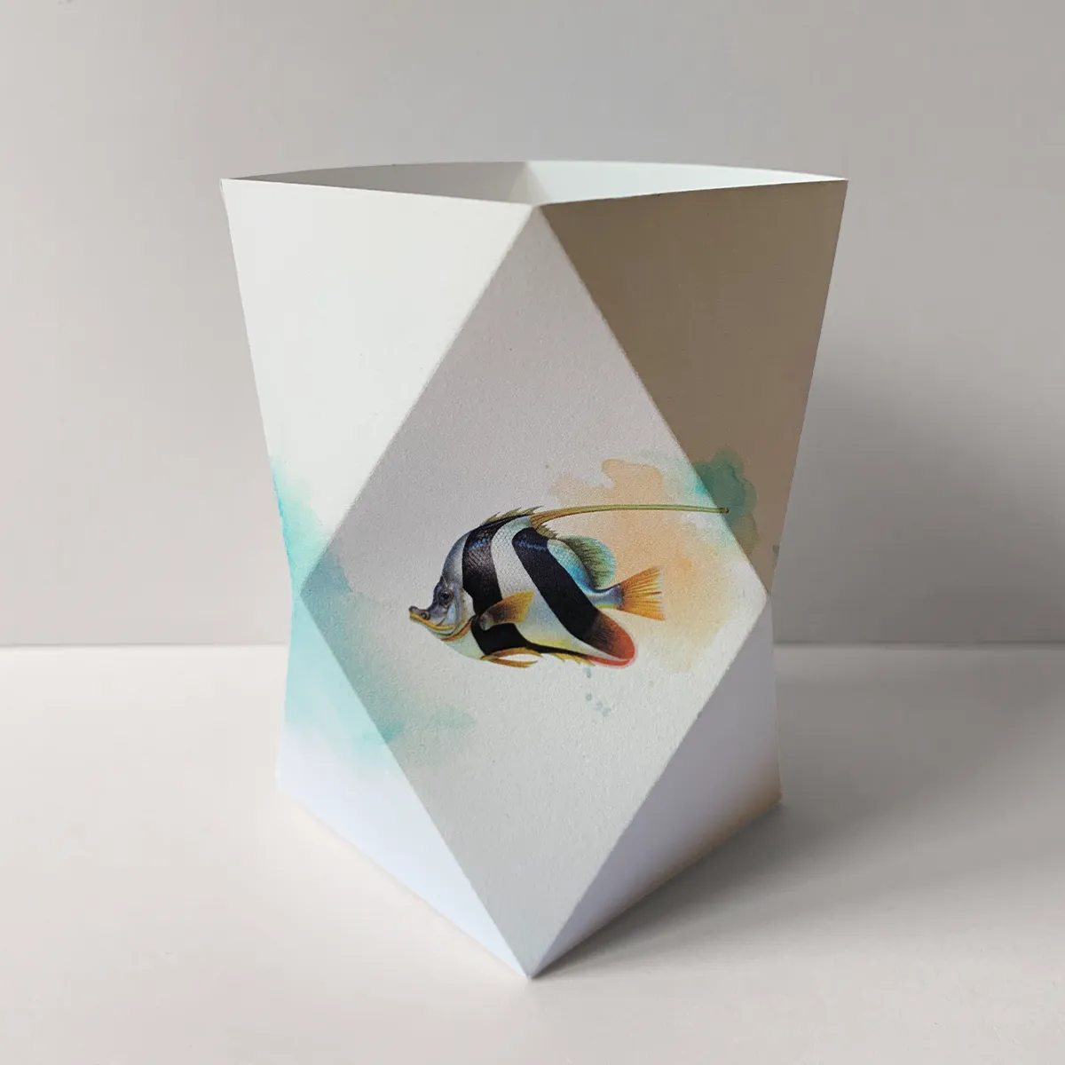 Sand-Türkises Origami-Windlicht zum Basteln mit maritimem Fisch-Motiv, Kollektion Meeresbrise.